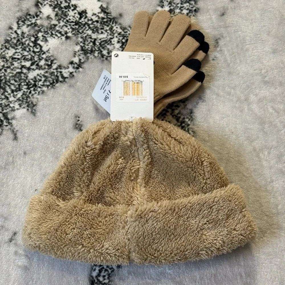 Nike hat gloves